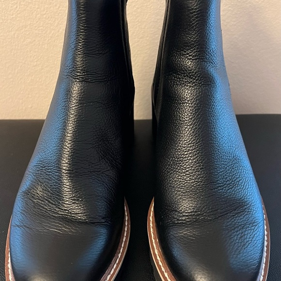 Dolce Vita Shoes - Dolce Vita Leather ankle boots. Size 8